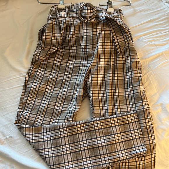 Like new easy to wear perfect with white/light pink/brown shirts light fabric - Picture 2 of 4